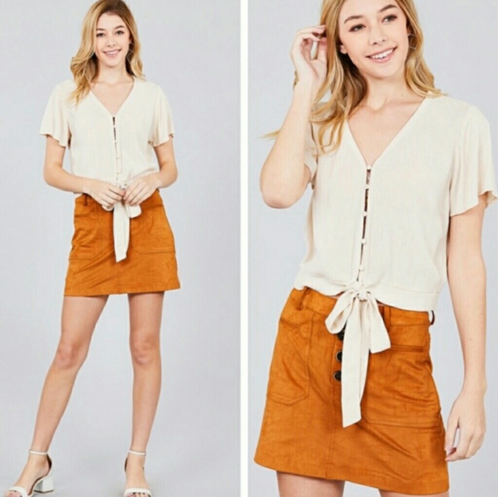 ⬇️M LEFT⬇️CREAM FRONT TIE TOP - Picture 2 of 7
